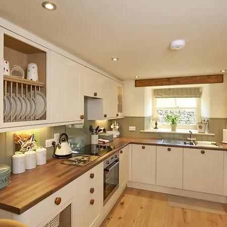 Holiday home Spring Cottage-ukc6557 *